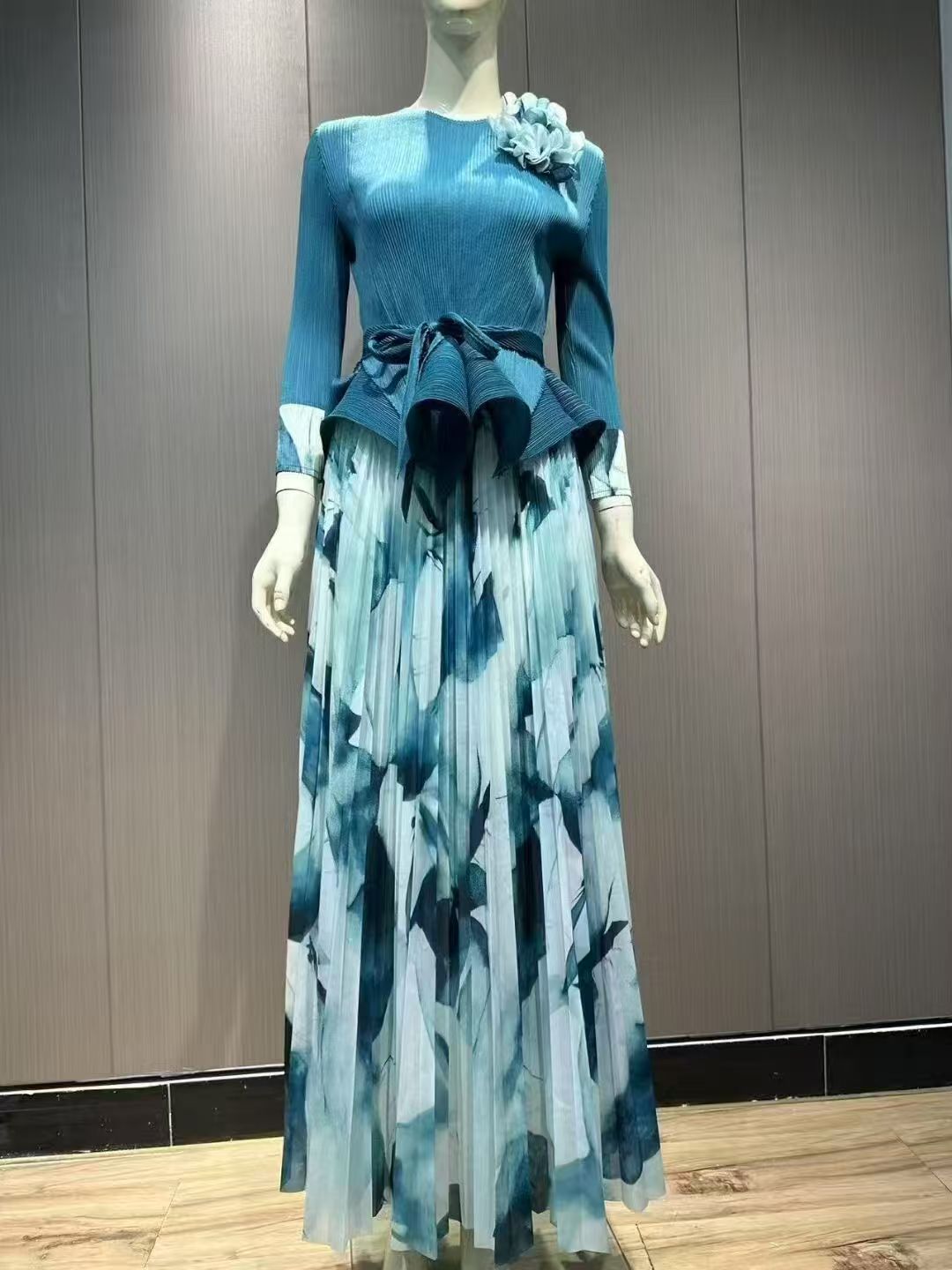 Factory direct sales of Miyake wrinkles in 8 colors to choose from Factory direct sales of Miyake wrinkles in 8 colors to choose from