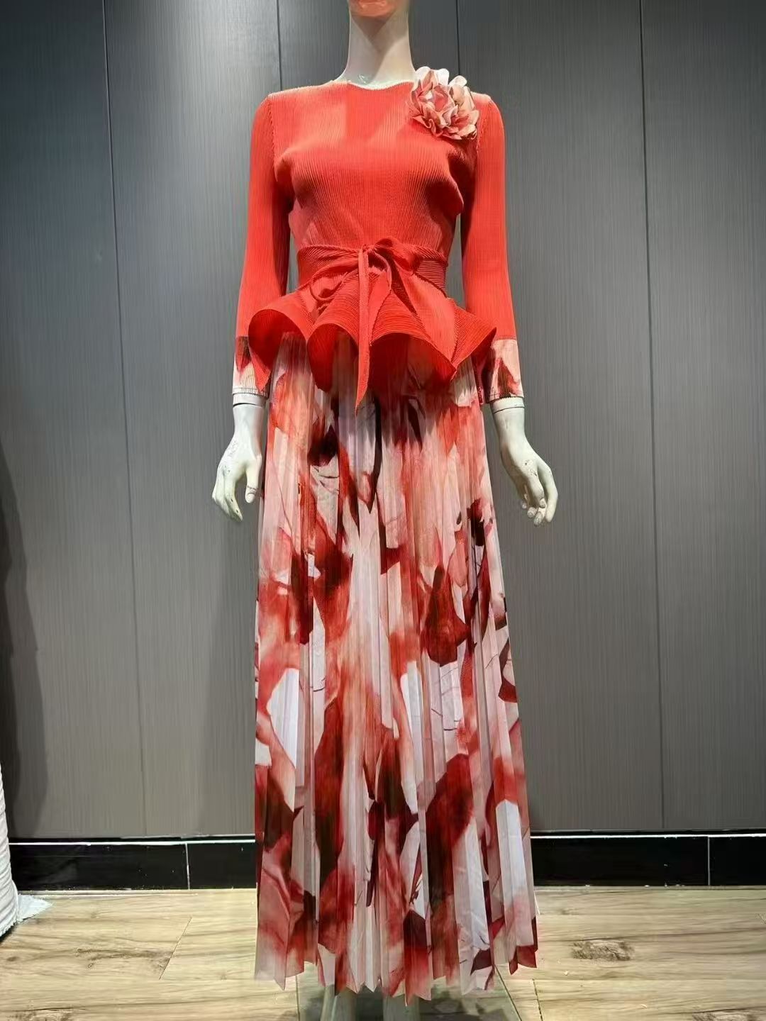 Factory direct sales of Miyake wrinkles in 8 colors to choose from Factory direct sales of Miyake wrinkles in 8 colors to choose from