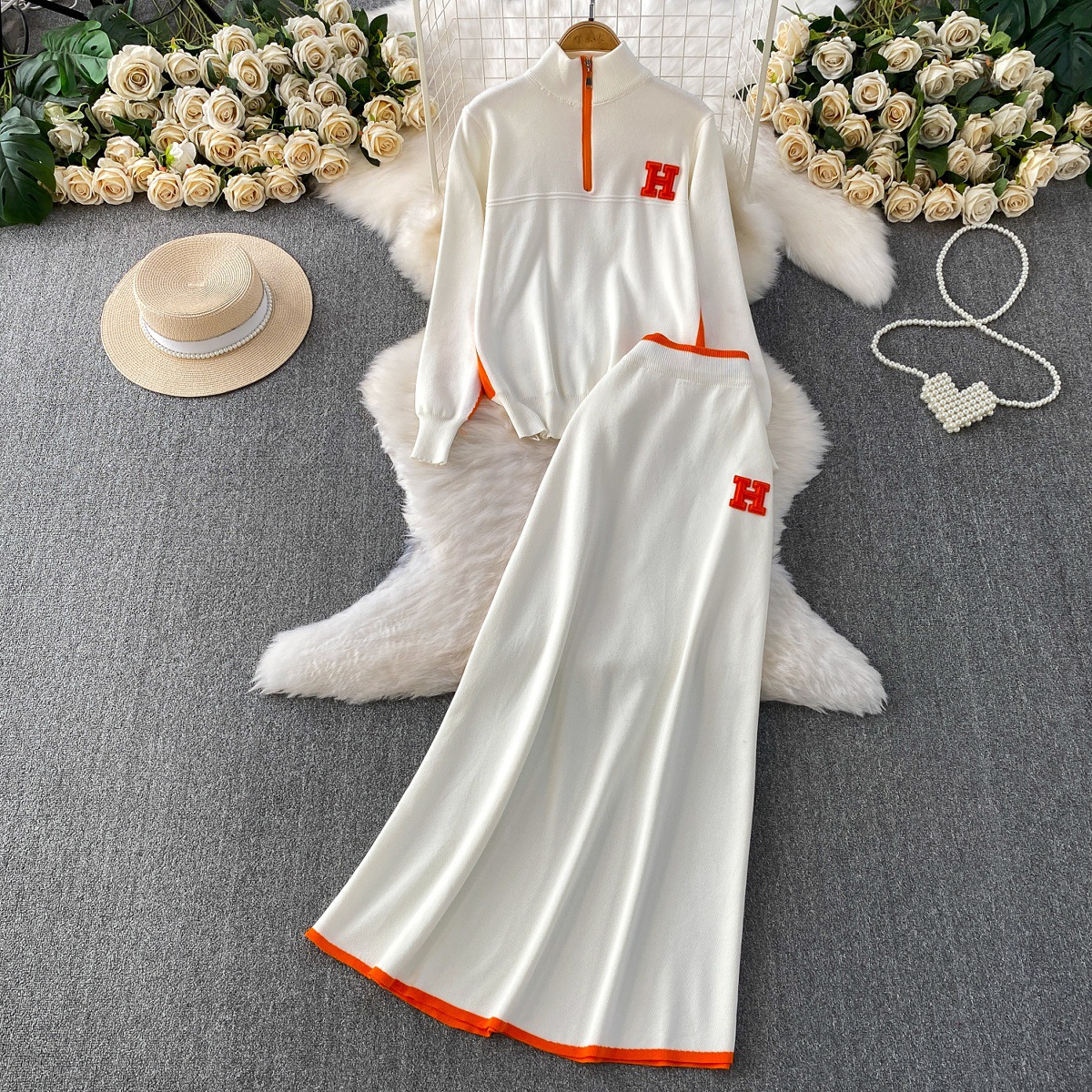 Autumn and winter slimming look, wearing a half high neck long sleeved knitted sweatshirt with a zipper and contrasting high waist mid length skirt set Autumn and winter slimming look, wearing a half high neck long sleeved knitted sweatshirt with a zipper and contrasting high waist mid length skirt set