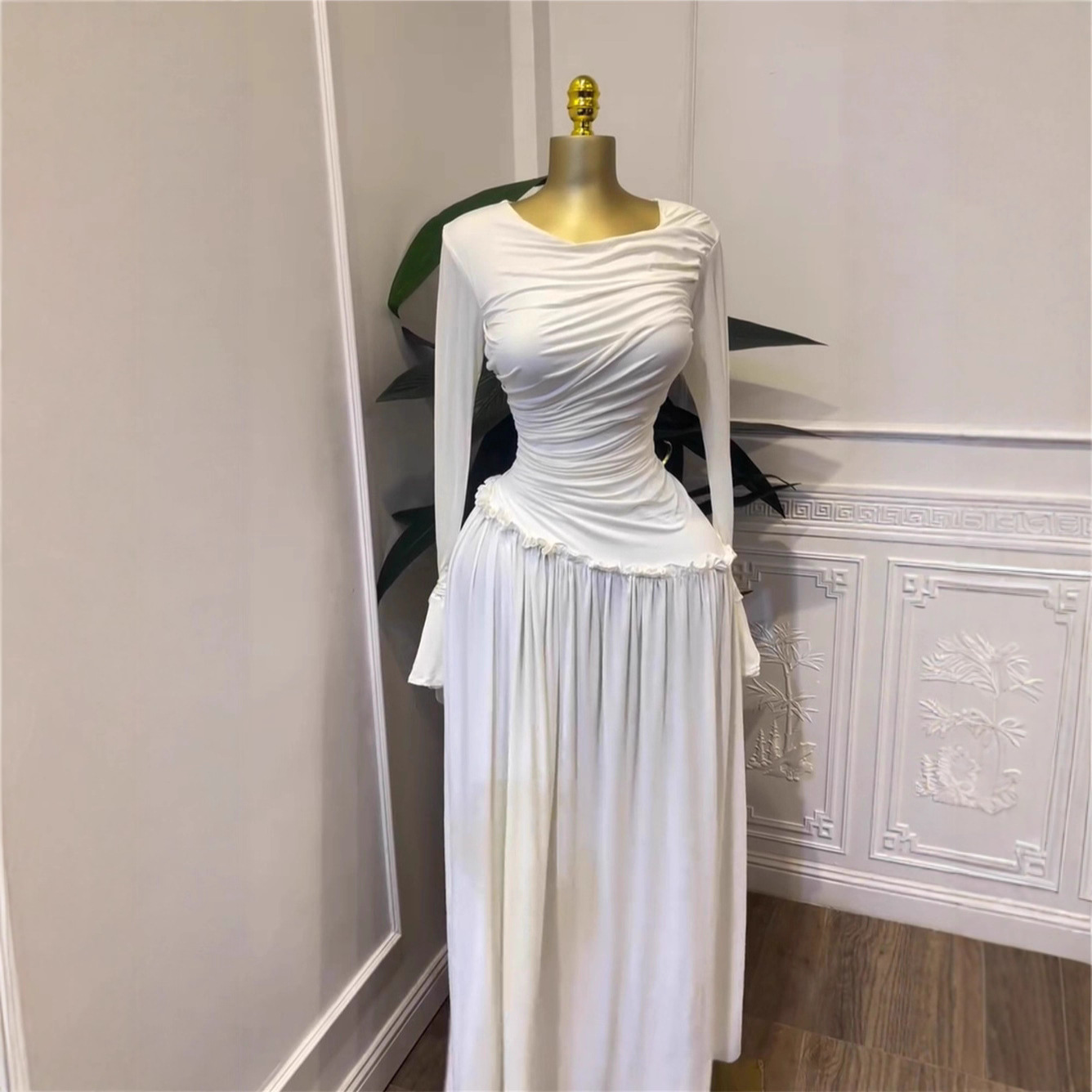 In stock 2025 new cross-border European and American long sleeved pleated black fungus edge dress with temperament and high elasticity long skirt