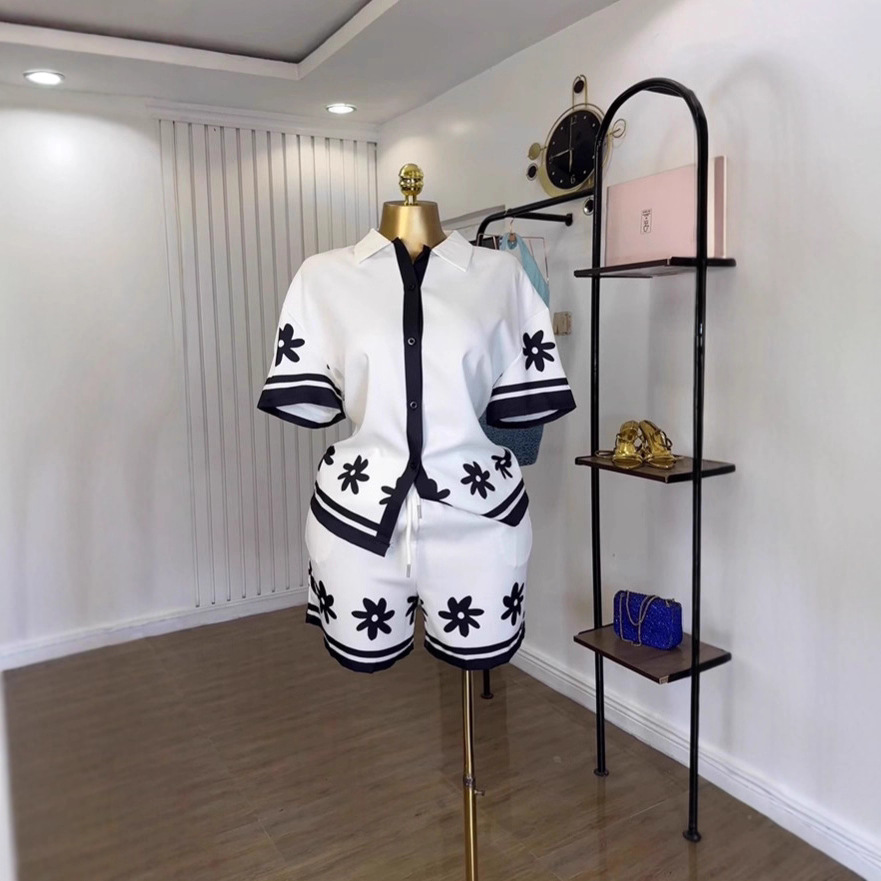 Spot 2025 European and American Cross border Women's Fashion Collar Color blocked Printed Shirt Wide Leg Shorts Casual Set