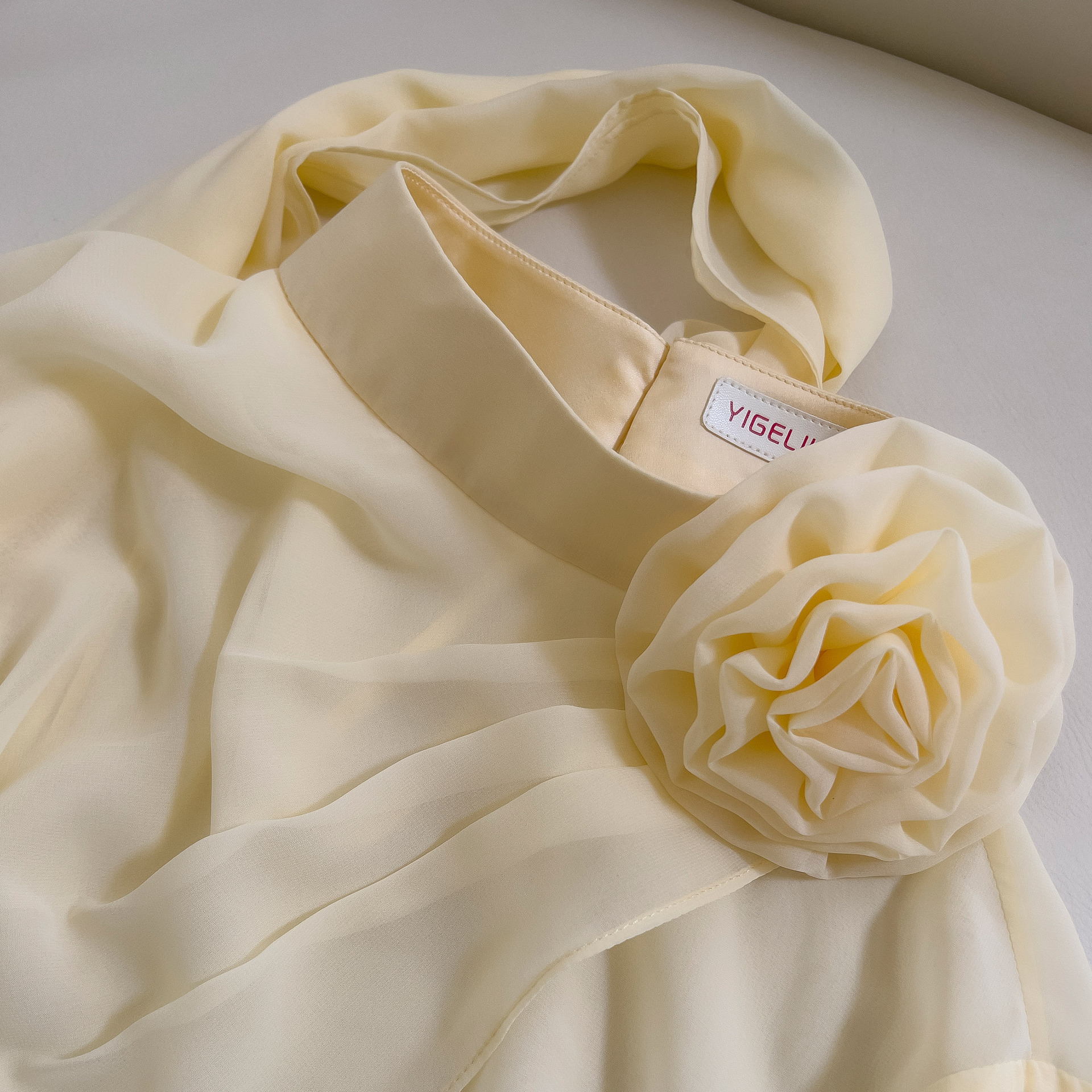 Autumn elegant and gentle style small shirt top for women, paired with half length long skirt, vacation photography fashion 71444+51363 Autumn elegant and gentle style small shirt top for women, paired with half length long skirt, vacation photography fashion 71444+51363