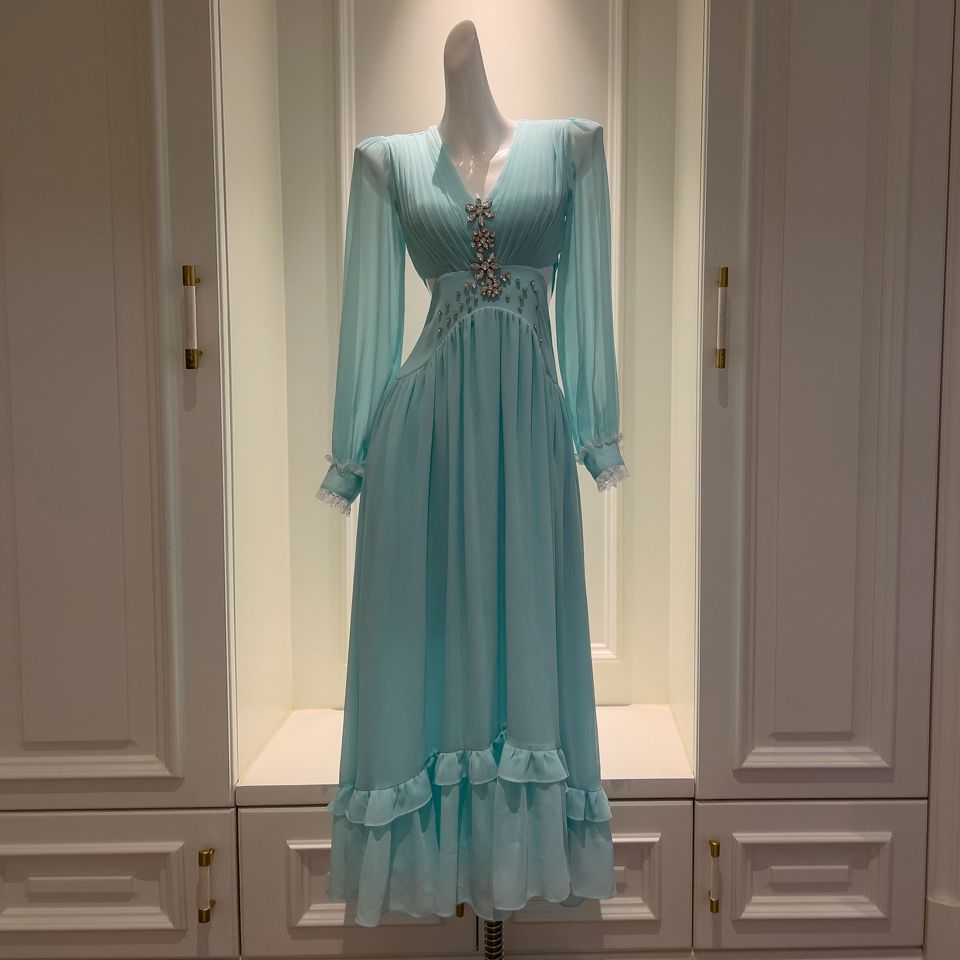 French sweet V-neck nail diamond long sleeved A-line skirt with feminine temperament, high waist hollow out slimming dress, summer fashion 69157 French sweet V-neck nail diamond long sleeved A-line skirt with feminine temperament, high waist hollow out slimming dress, summer fashion 69157