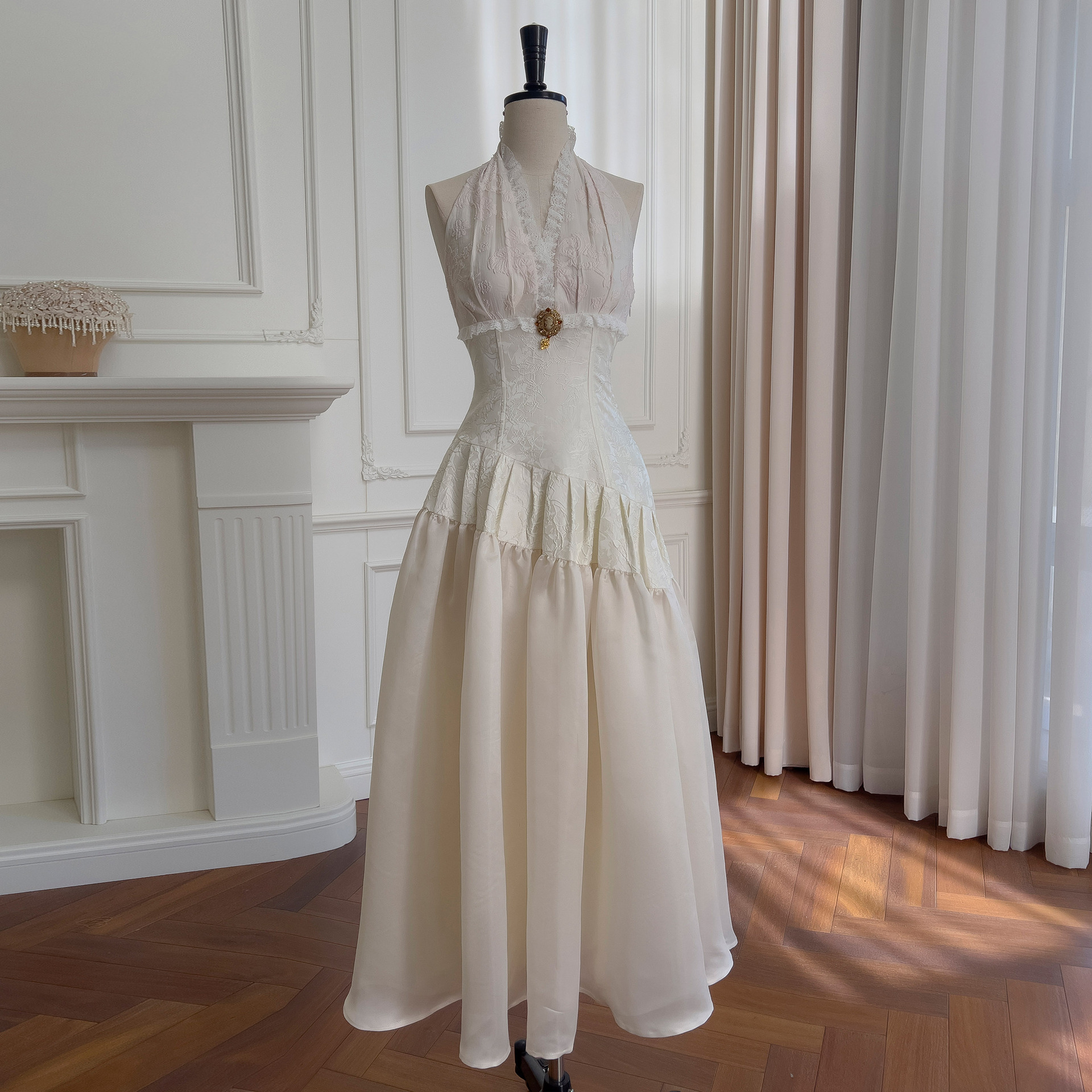 French socialite apricot toned waist cinching slimming mid length style elegant women's temperament hanging neck backless dress 68956 French socialite apricot toned waist cinching slimming mid length style elegant women's temperament hanging neck backless dress 68956