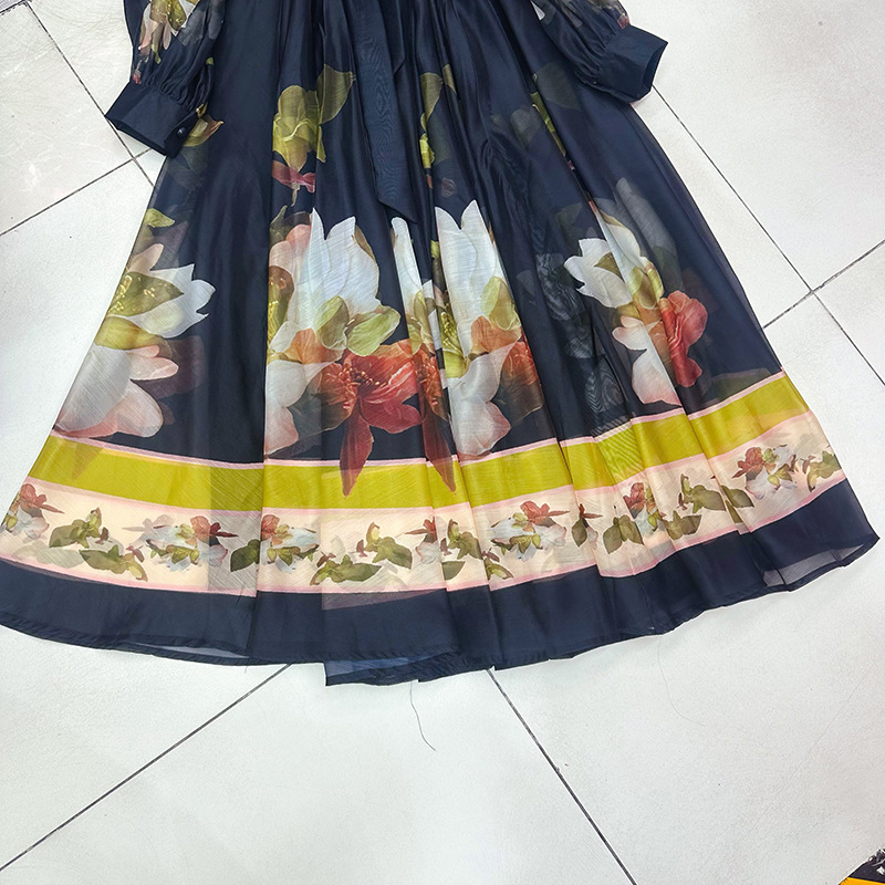 Thirteen Rows Australia's niche new V-neck cape long sleeved retro printed loose long skirt dress A2 # 8556 Thirteen Rows Australia's niche new V-neck cape long sleeved retro printed loose long skirt dress A2 # 8556