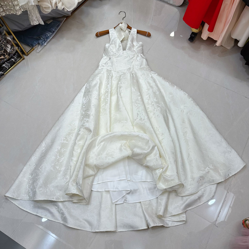 Thirteen lines Australian French niche sexy hanging neck backless lace up waist fish bone dress long skirt A1 # 8008 Thirteen lines Australian French niche sexy hanging neck backless lace up waist fish bone dress long skirt A1 # 8008