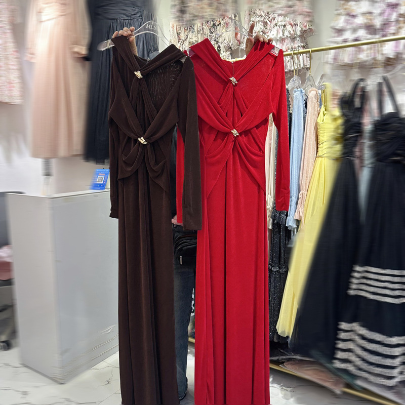 Thirteen line Vietnamese sexy slimming off off shoulder bottom long skirt women's metal buckle knitted long sleeved dress F1 # 6913