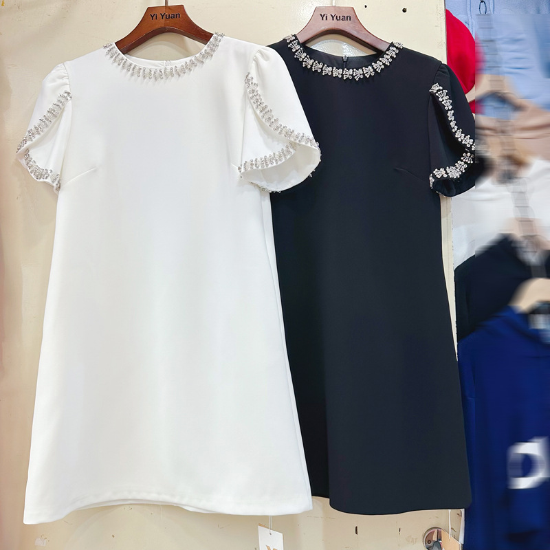 Thirteen line Australian niche dress new round neck diamond studded patchwork design solid color short skirt gift skirt A2 # 8370 Thirteen line Australian niche dress new round neck diamond studded patchwork design solid color short skirt gift skirt A2 # 8370