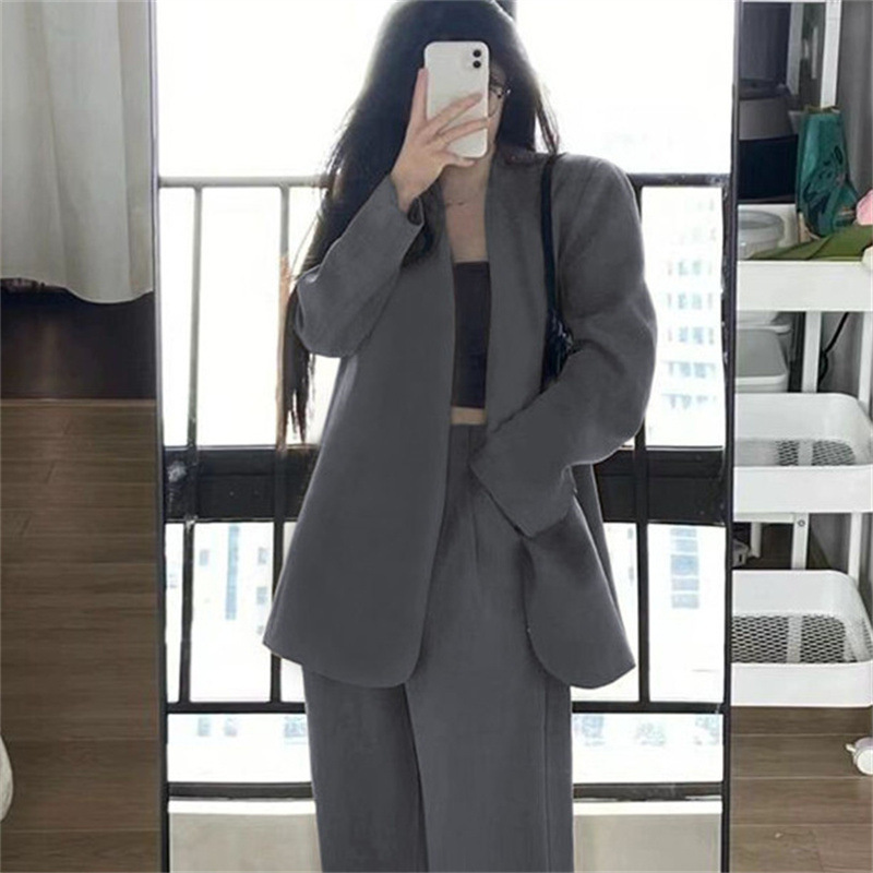 Suit jacket for women 2025 new spring design, niche casual suit temperament, black mini suit set Suit jacket for women 2025 new spring design, niche casual suit temperament, black mini suit set