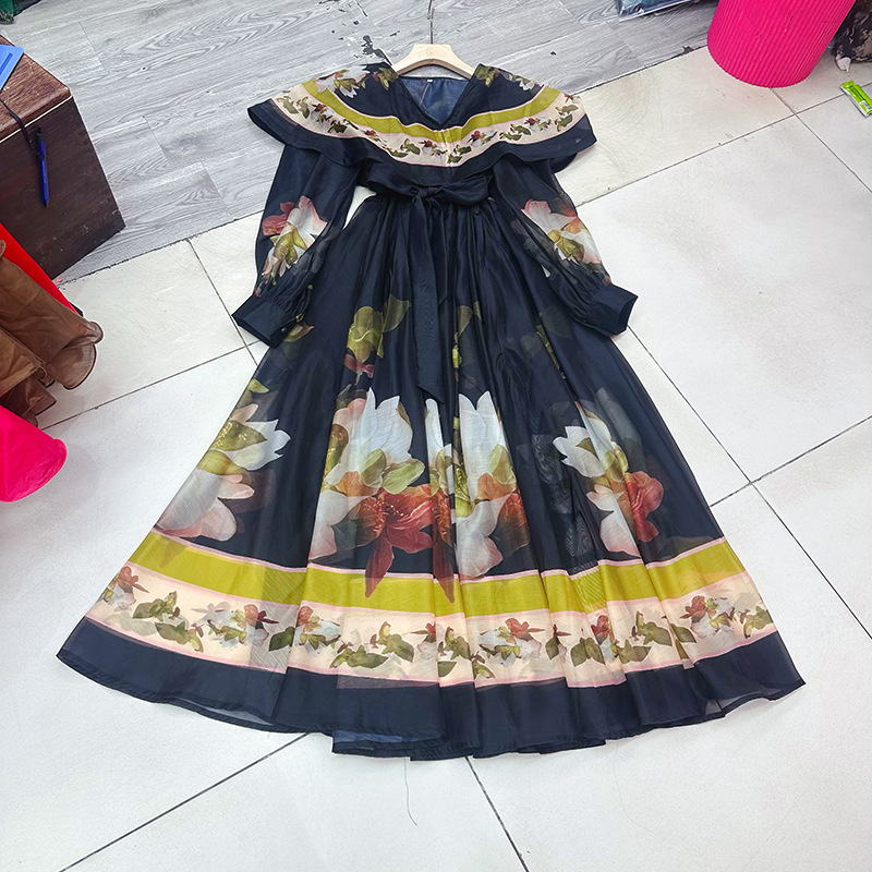 Thirteen Rows Australia's niche new V-neck cape long sleeved retro printed loose long skirt dress A2 # 8556 Thirteen Rows Australia's niche new V-neck cape long sleeved retro printed loose long skirt dress A2 # 8556