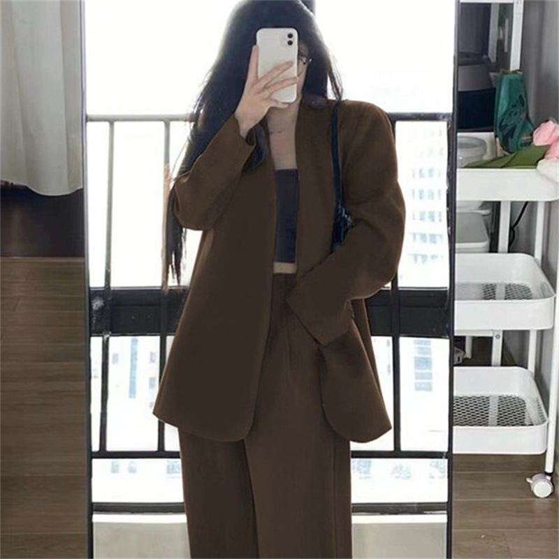 Suit jacket for women 2025 new spring design, niche casual suit temperament, black mini suit set