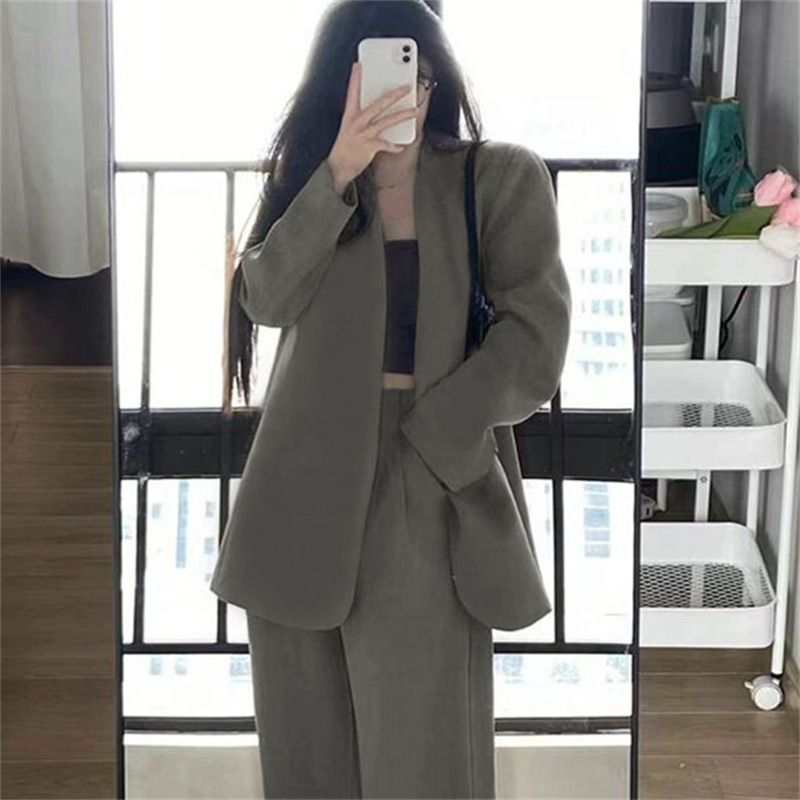 Suit jacket for women 2025 new spring design, niche casual suit temperament, black mini suit set Suit jacket for women 2025 new spring design, niche casual suit temperament, black mini suit set