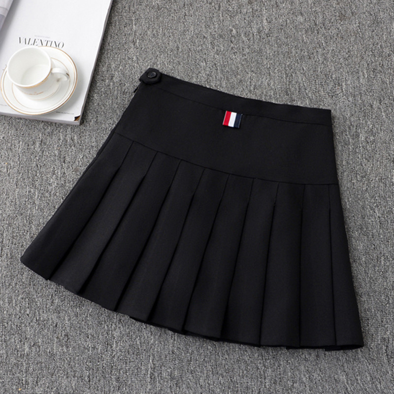 Black pleated skirt for women in spring and autumn, high waist, A-line slimming student skirt, 2025 summer new fashionable short skirt