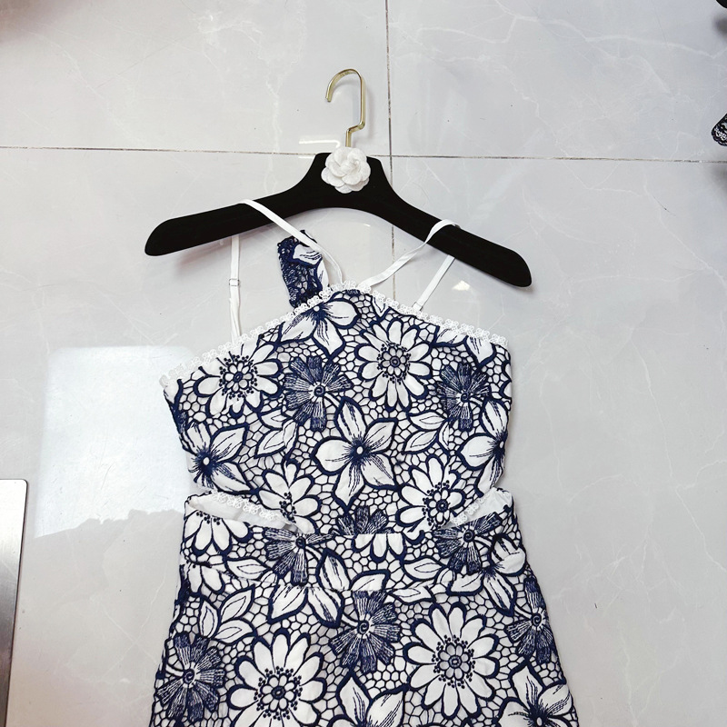 Thirteen line Thai niche heavy industry embroidery vacation style dress with hanging neck and waist hollow suspender skirt A2 # 8113 Thirteen line Thai niche heavy industry embroidery vacation style dress with hanging neck and waist hollow suspender skirt A2 # 8113