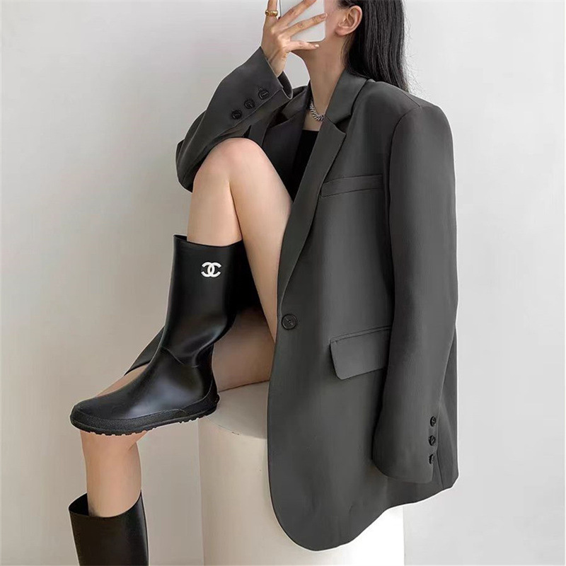 Grey suit jacket for women, new style for spring and autumn 2025, with a black and casual vibe. This year's trend is small suits