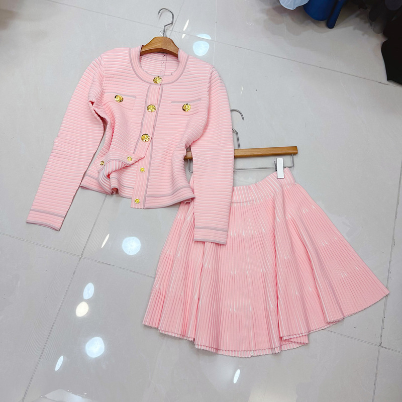 Thirteen line Australian small fragrant striped round neck set with gold buckle cardigan, pleated short skirt, knitted two-piece set A2 # 8380