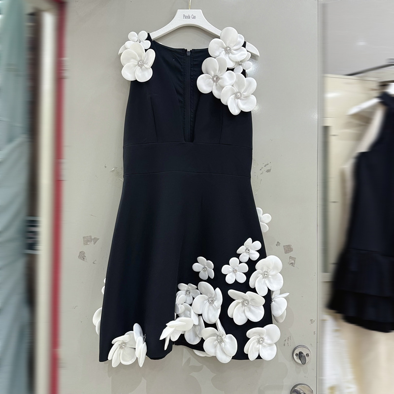 Thirteen new heavy industry diamond inlaid three-dimensional flower A-line sleeveless dress, light luxury slimming vest skirt C1 # 1907 Thirteen new heavy industry diamond inlaid three-dimensional flower A-line sleeveless dress, light luxury slimming vest skirt C1 # 1907