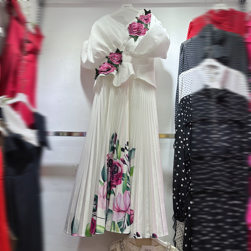 Thirteen line Australian niche V-neck bat sleeve loose embroidery flower waist fold dress long skirt C1 # 1913