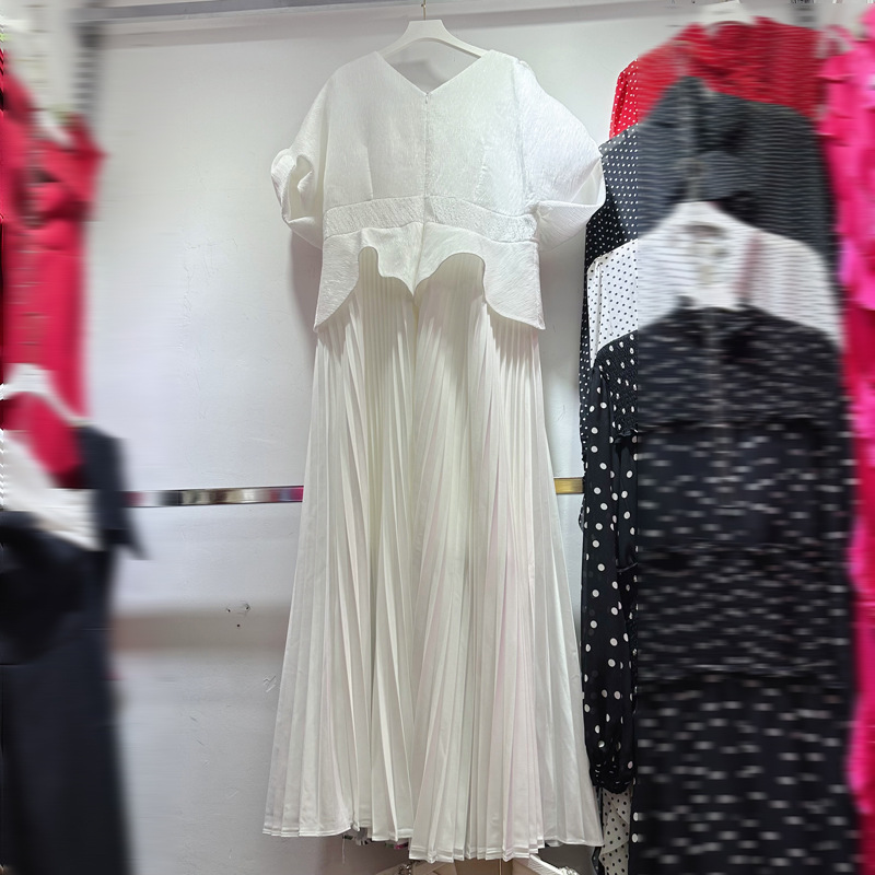 Thirteen line Australian niche V-neck bat sleeve loose embroidery flower waist fold dress long skirt C1 # 1913 Thirteen line Australian niche V-neck bat sleeve loose embroidery flower waist fold dress long skirt C1 # 1913