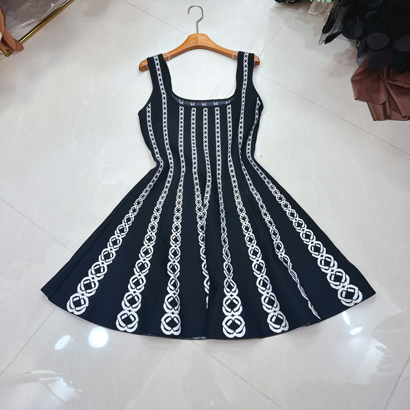 Thirteen Rows Australia's new French style floral jacquard striped slim knit suspender A-line dress A2 # 8500