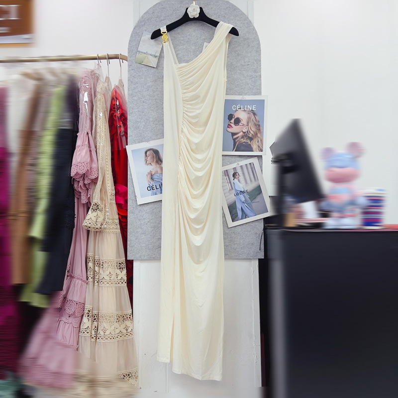 Thirteen line European and American luxury socialite metal buckle diagonal shoulder strap pleated irregular waist dress A3 # 2390 Thirteen line European and American luxury socialite metal buckle diagonal shoulder strap pleated irregular waist dress A3 # 2390