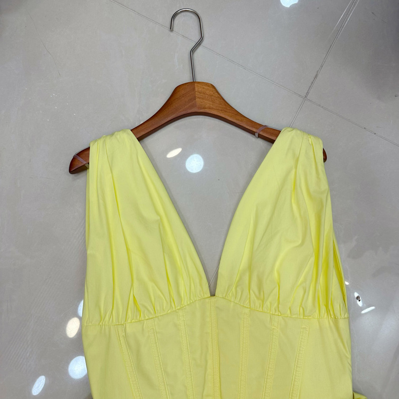 Thirteen line Australian dress, sexy V-neck fishbone skirt, waist cinched puffy vest dress, short long skirt A2 # 8181 Thirteen line Australian dress, sexy V-neck fishbone skirt, waist cinched puffy vest dress, short long skirt A2 # 8181