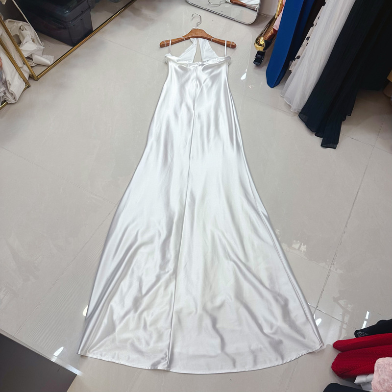 Thirteen Rows Vietnam's niche new high gloss satin silky smooth deep U-neck hanging neck skirt dress, gift skirt A2 # 8033 Thirteen Rows Vietnam's niche new high gloss satin silky smooth deep U-neck hanging neck skirt dress, gift skirt A2 # 8033