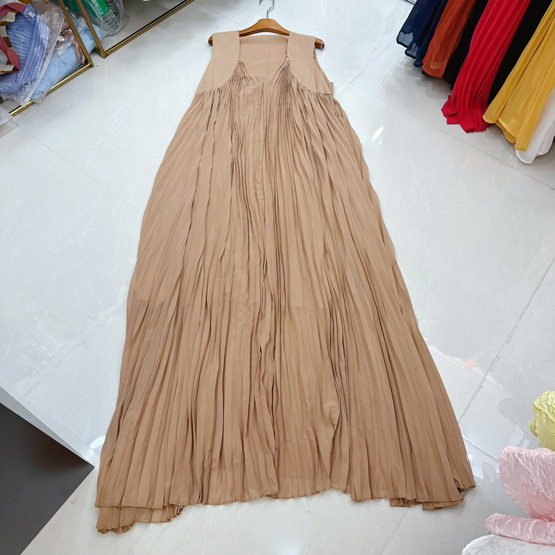 Thirteen line banquet socialite temperament sexy V-neck shoulder strap pleated skirt loose big swing dress long skirt C2 # 2573