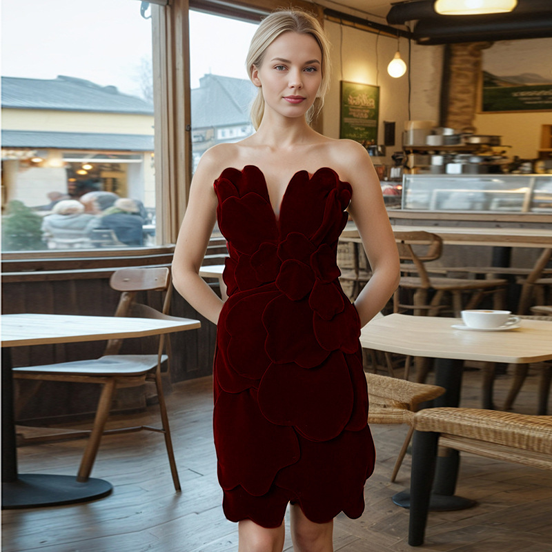 Sexy strapless short dress with temperament, 2025 autumn new fashion, flower splicing, sleeveless design, short skirt for women