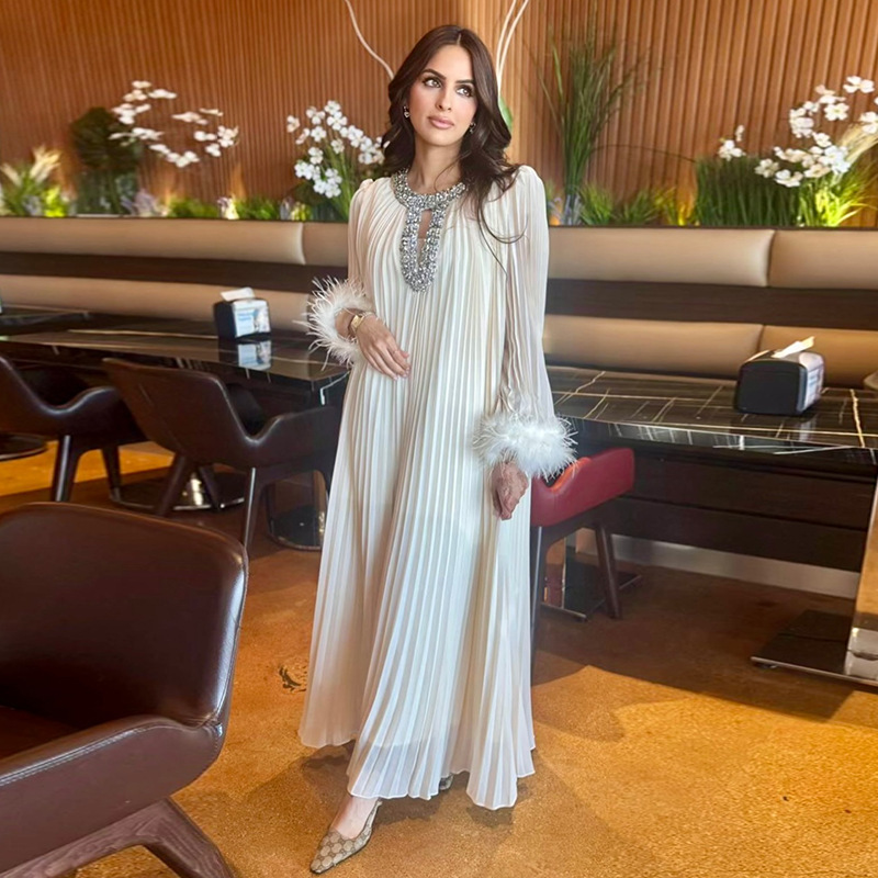 Large size, high-end feeling, meat covering, big swing long dress, 2025 autumn new item, rhinestone ostrich fur design, long dress for women