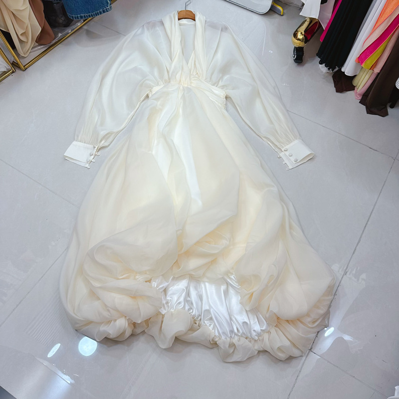 Thirteen line Australian socialite, deep V-neck, shoulder length lantern sleeves, cinched waist, fluffy long dress, banquet A2 # 8518