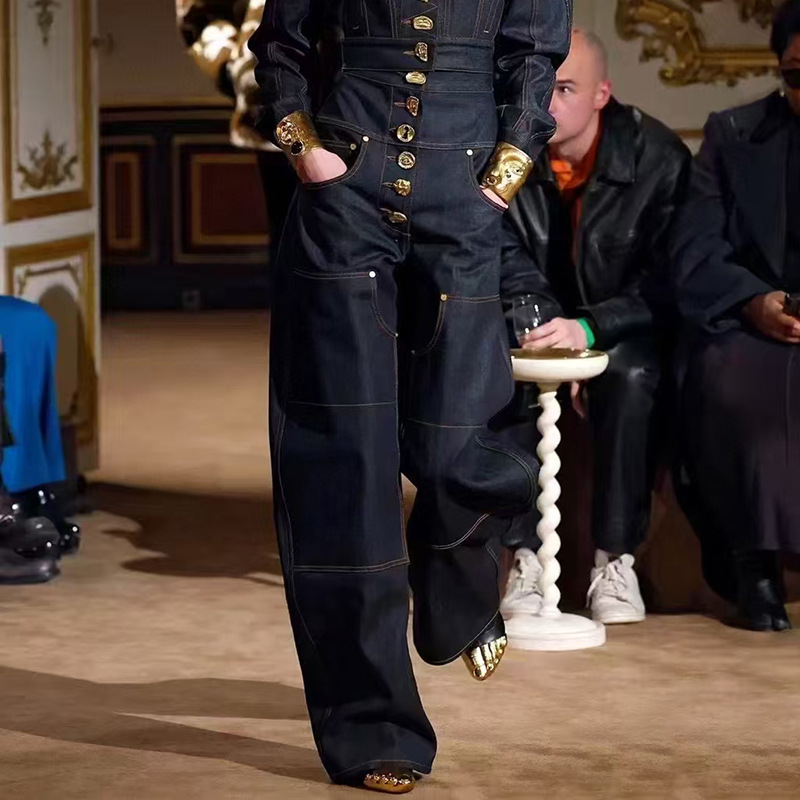 Fashion and versatile pants for fashion shows, 2025 autumn new high waisted rivet high-end straight leg wide leg jeans for women