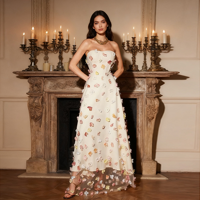 Fresh and sweet style high-end dress dress 2025 summer new sleeveless strapless embroidered design flower long dress for women