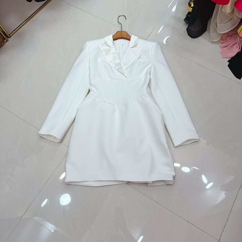 Thirteen Rows Vietnam's niche diamond studded suit collar, long sleeved waist cinched flower bud dress, European and American style new A2 # 8583 Thirteen Rows Vietnam's niche diamond studded suit collar, long sleeved waist cinched flower bud dress, European and American style new A2 # 8583