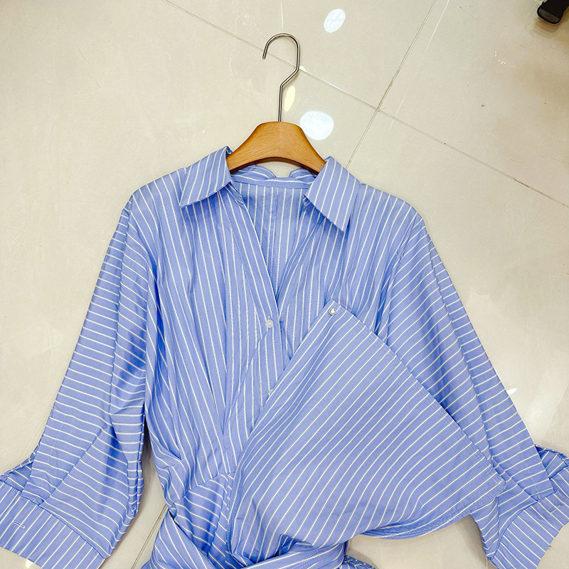 Thirteen Rows Vietnam's niche new seven quarter sleeve dress with striped V-neck casual ruffle edge short skirt A2 # 8577 Thirteen Rows Vietnam's niche new seven quarter sleeve dress with striped V-neck casual ruffle edge short skirt A2 # 8577