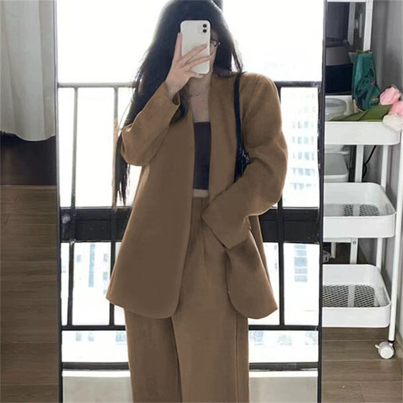 Suit jacket for women 2025 new spring design, niche casual suit temperament, black mini suit set Suit jacket for women 2025 new spring design, niche casual suit temperament, black mini suit set