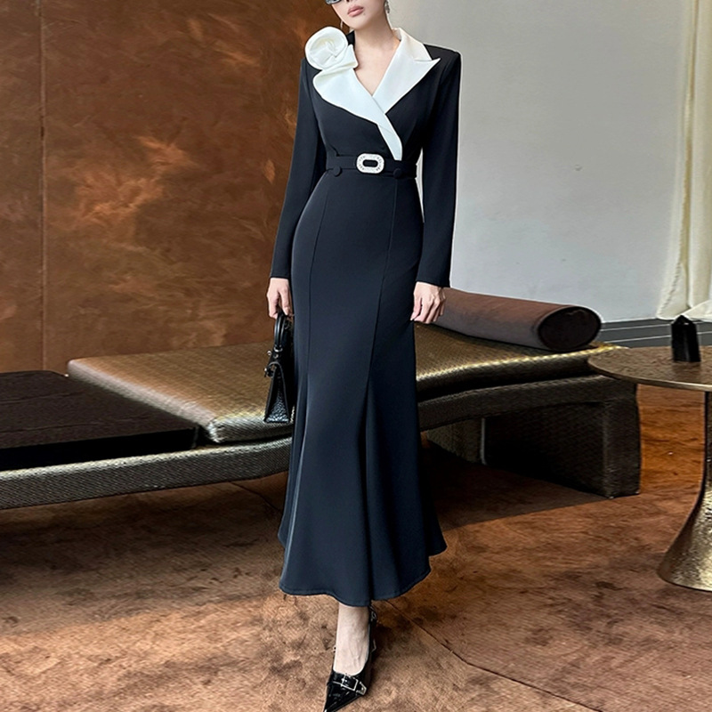 French style dress for women in early autumn 2025, with a niche design and a three-dimensional flower wrapped buttocks and fish tail dress