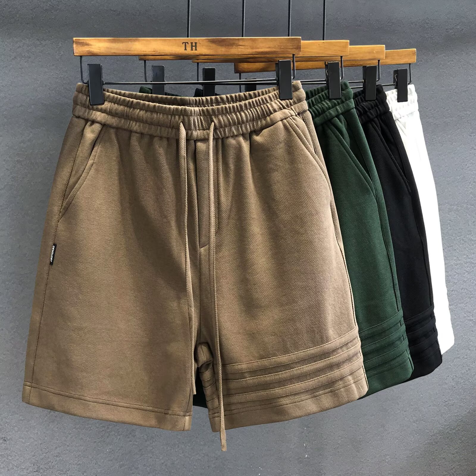 Three bar design high-end heavyweight sports casual shorts men's pants summer loose five quarter pants American sweatpants Three bar design high-end heavyweight sports casual shorts men's pants summer loose five quarter pants American sweatpants