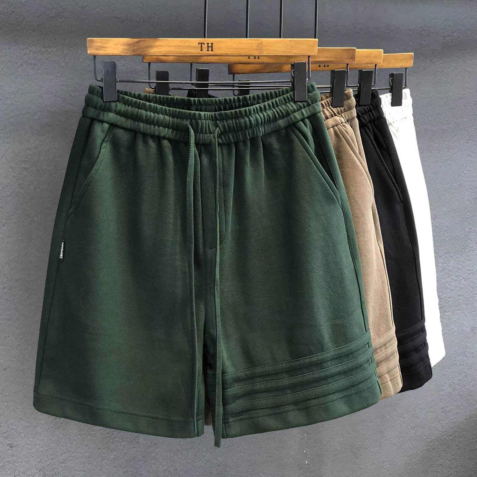 Three bar design high-end heavyweight sports casual shorts men's pants summer loose five quarter pants American sweatpants Three bar design high-end heavyweight sports casual shorts men's pants summer loose five quarter pants American sweatpants