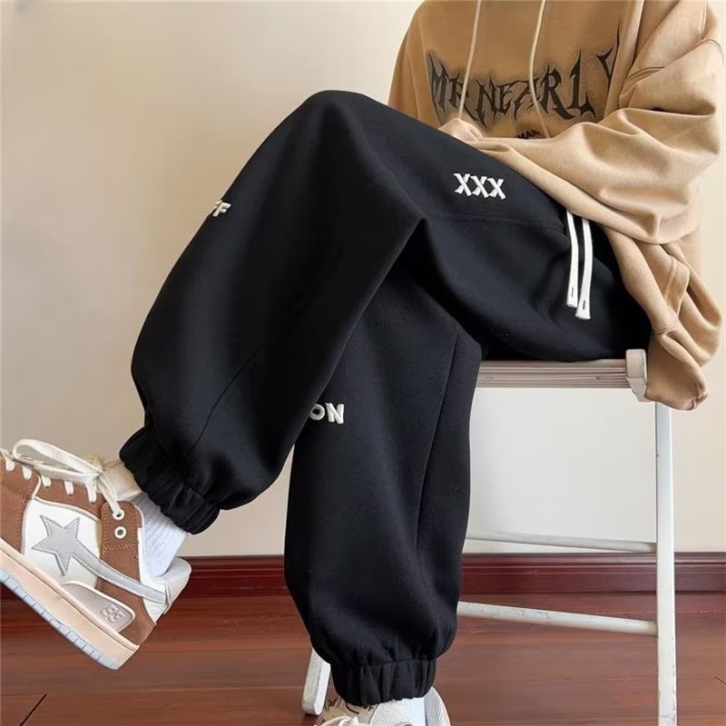 Men's clothing with velvet sweatpants, Hong Kong style loose fitting autumn and winter new fashion trend embroidered ankle tied casual pants