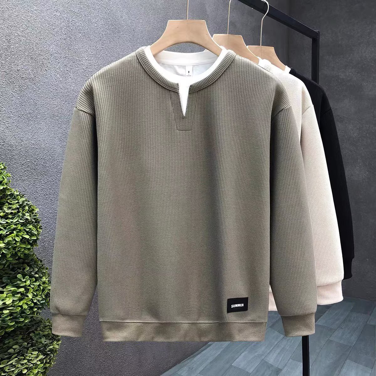 High end and cool V-neck sweatshirt for men, two pieces of fake 2025 spring and autumn new trendy brand casual loose long sleeved T-shirt