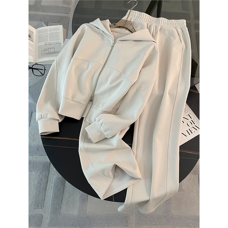 European Sportswear Set for Women's Spring and Autumn 2024 New Style, Trendy and High end, Slim and Fashionable, Two piece Hoodie and Pants Set European Sportswear Set for Women's Spring and Autumn 2024 New Style, Trendy and High end, Slim and Fashionable, Two piece Hoodie and Pants Set