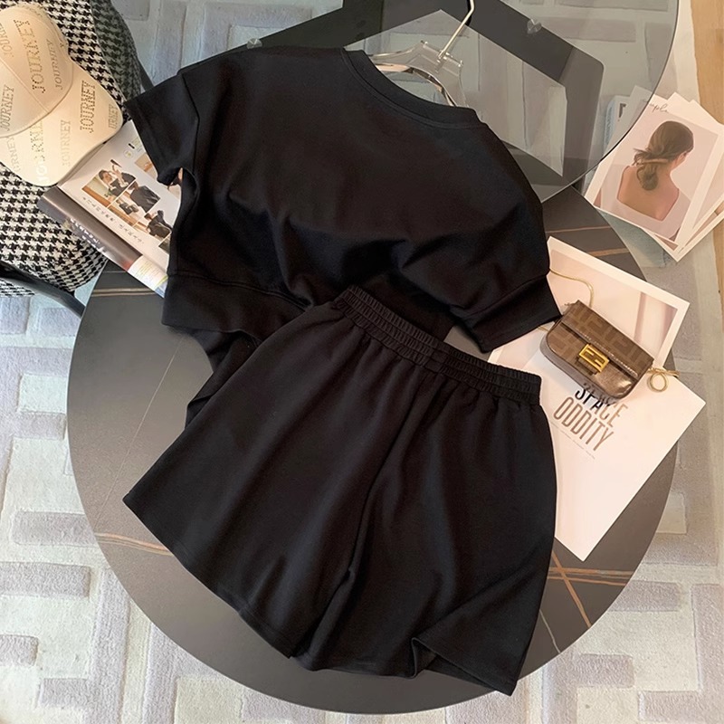 White casual sports suit for women, summer high-end fashion, age reducing fashion, short sleeved shorts, two piece set, trendy and stylish White casual sports suit for women, summer high-end fashion, age reducing fashion, short sleeved shorts, two piece set, trendy and stylish