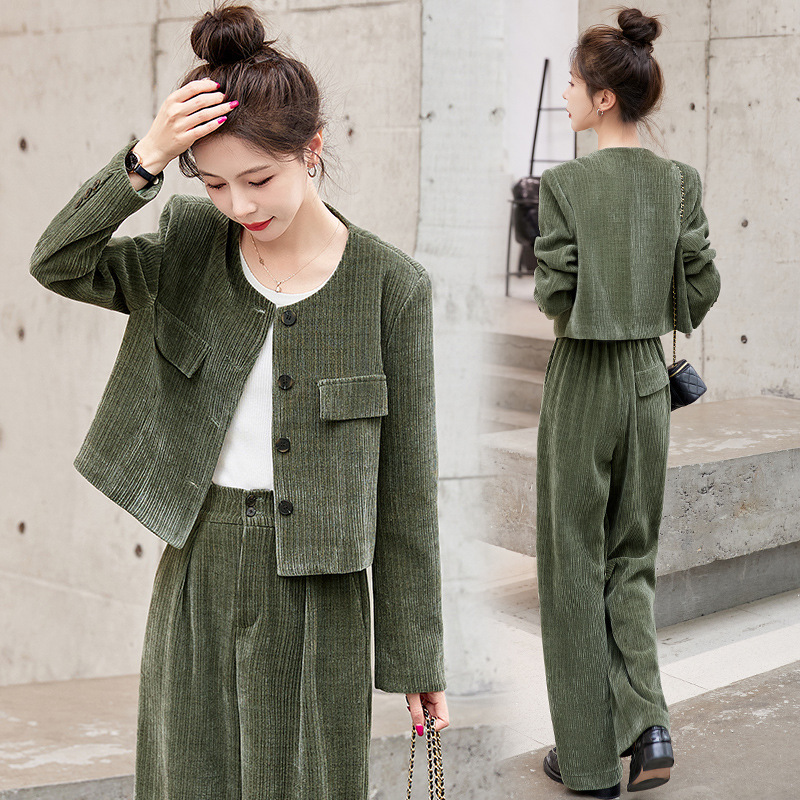 Xiaoxiangfeng professional suit for women in autumn 2024, new high-end fashion corduroy two-piece set, wide leg pants, stylish Xiaoxiangfeng professional suit for women in autumn 2024, new high-end fashion corduroy two-piece set, wide leg pants, stylish