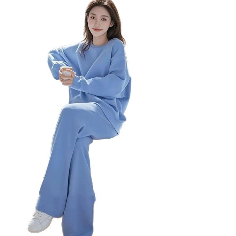 A set of high-end Korean style OOD outfit with a stylish and elegant early spring casual green hoodie set and pants A set of high-end Korean style OOD outfit with a stylish and elegant early spring casual green hoodie set and pants