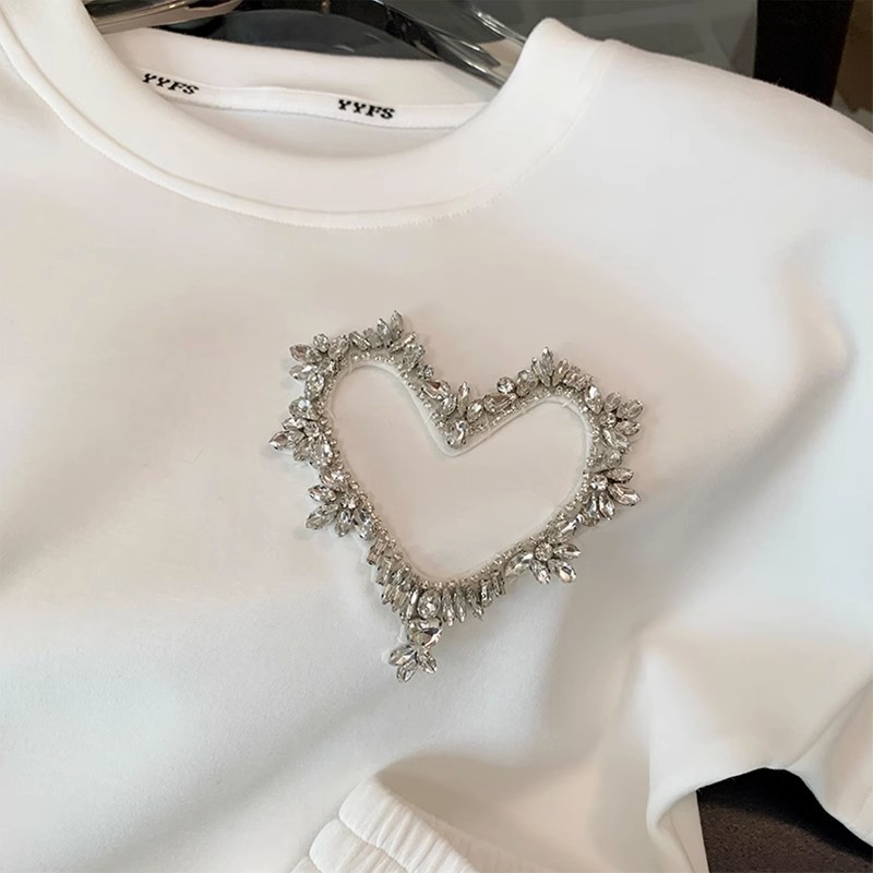 White casual sports suit for women, summer high-end fashion, age reducing fashion, short sleeved shorts, two piece set, trendy and stylish White casual sports suit for women, summer high-end fashion, age reducing fashion, short sleeved shorts, two piece set, trendy and stylish