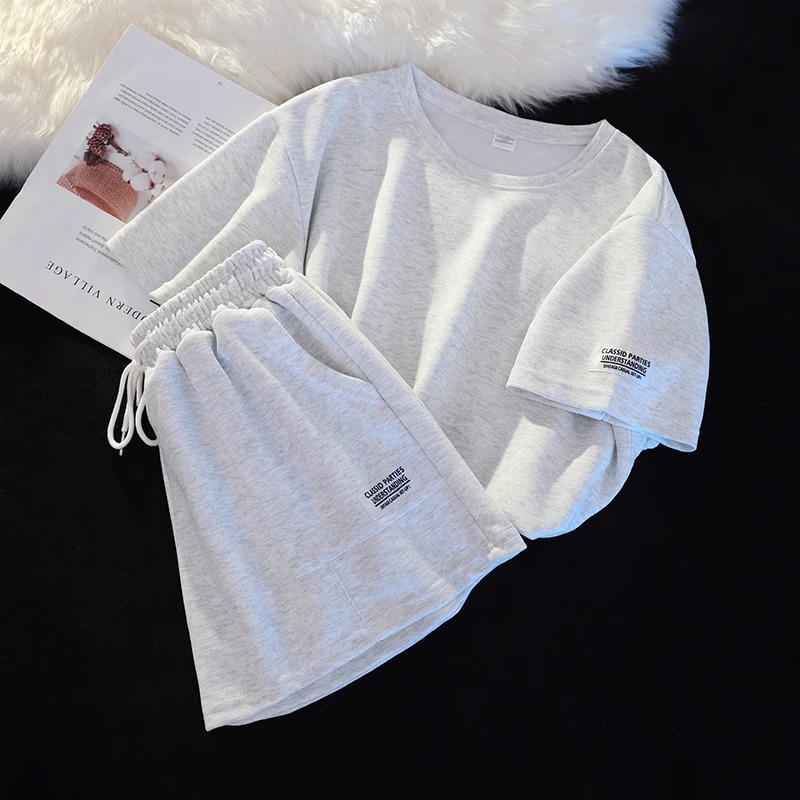 Advanced feeling! Comfortable casual sports set for women in summer, loose and comfortable shorts, short sleeved two-piece set, fashionable and white looking Advanced feeling! Comfortable casual sports set for women in summer, loose and comfortable shorts, short sleeved two-piece set, fashionable and white looking