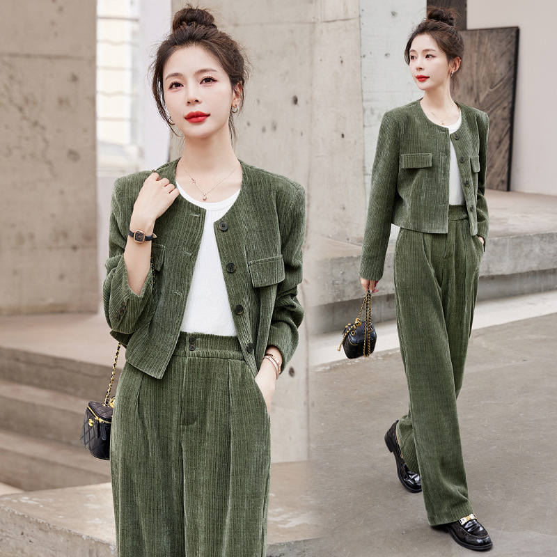 Xiaoxiangfeng professional suit for women in autumn 2024, new high-end fashion corduroy two-piece set, wide leg pants, stylish Xiaoxiangfeng professional suit for women in autumn 2024, new high-end fashion corduroy two-piece set, wide leg pants, stylish