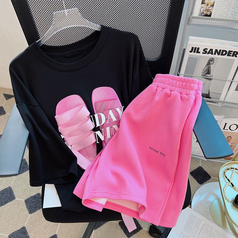 Casual Fashion Set for Women's Summer 2025 New Fashionable Age Reducing Design, Small and Small Sports Shorts Two Piece Set
