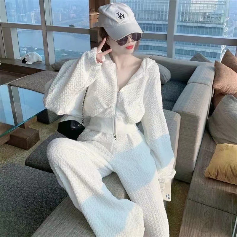Casual sportswear set for women in spring, autumn, and winter, fashionable and trendy, with a strong street feel. Running hoodie, wide leg pants, two-piece set